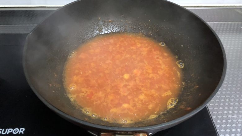 番茄浓汤面,加入一大碗开水