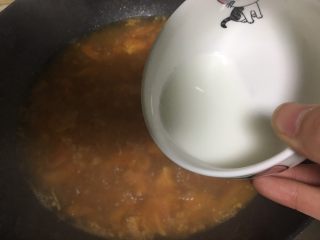 西红柿鸡蛋汤,加入淀粉勾芡