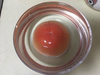 西红柿鸡蛋汤,放入碗里加入开水烫一下