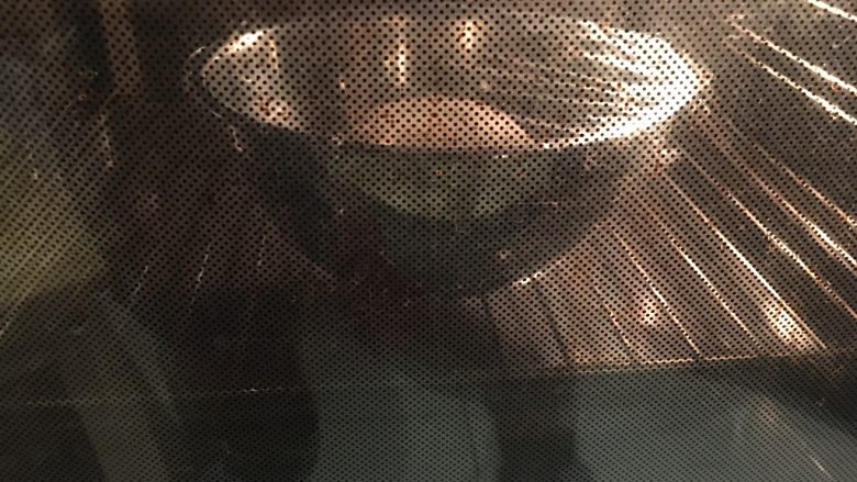 老面蜂蜜馒头,进密闭空间发酵1小时，现在天冷，我用烤箱30度做温度