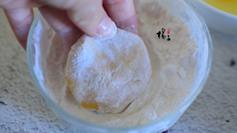 红薯糯米饼,裹满一层面粉