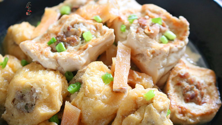 鸳鸯炖豆腐,撒点葱花，盛起或原锅端上餐桌食用。
