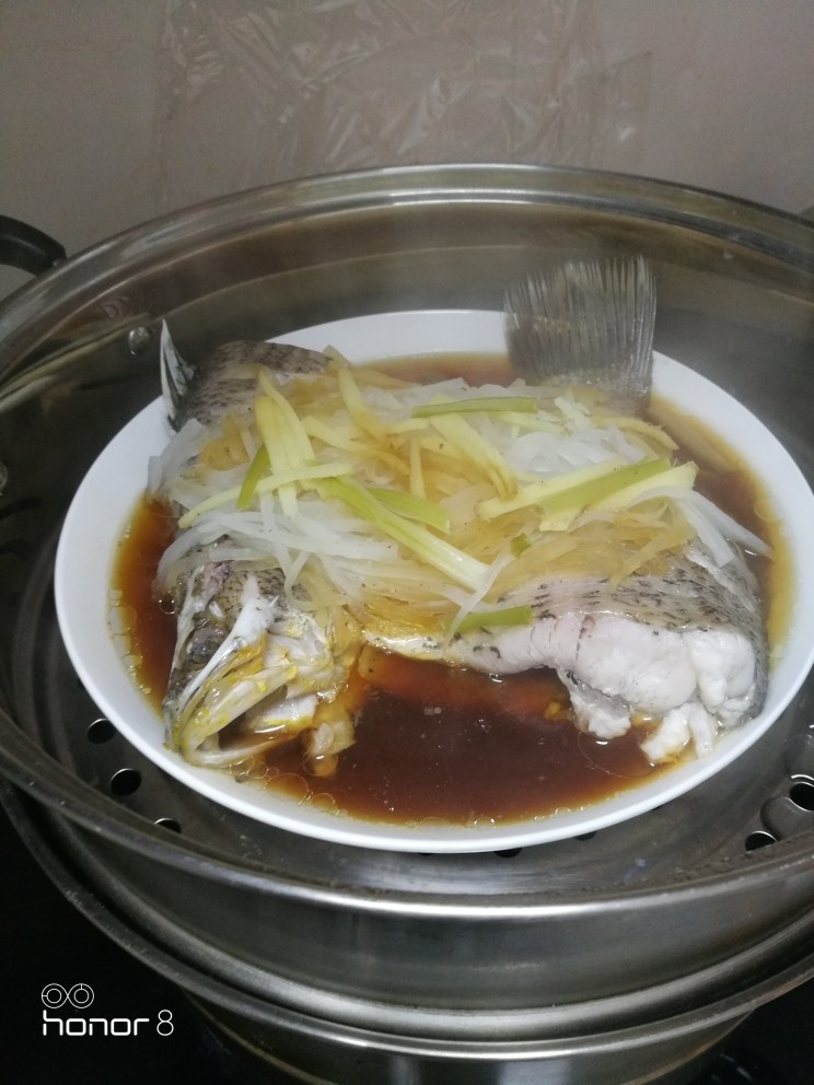 菜谱#清蒸桂鱼#[创建于21/11~2018],成熟后，取鱼盘出锅。