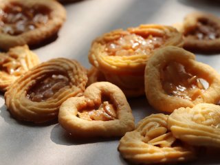 罗马盾牌，清甜脆香营养美味,出炉后稍微晾一下，糖心变硬就可以取下了。做好的饼干，晾凉后密封保存。