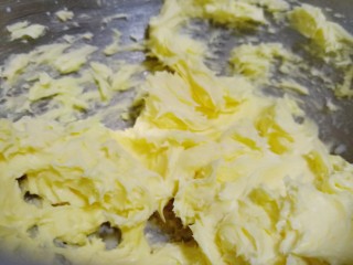 珍妮曲奇花,搅到好的黄油体积都变大了。
