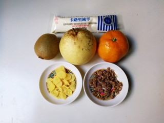 百变水果  巧克力麦片桔子沙拉,准备好食材：梨，桔子，猕猴桃，巧克力麦片，玉米片，香甜沙拉酱