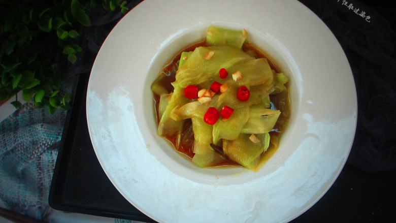 凉拌水晶莴苣,一款爽脆可口的小菜，搭粥、下酒、饭前开胃