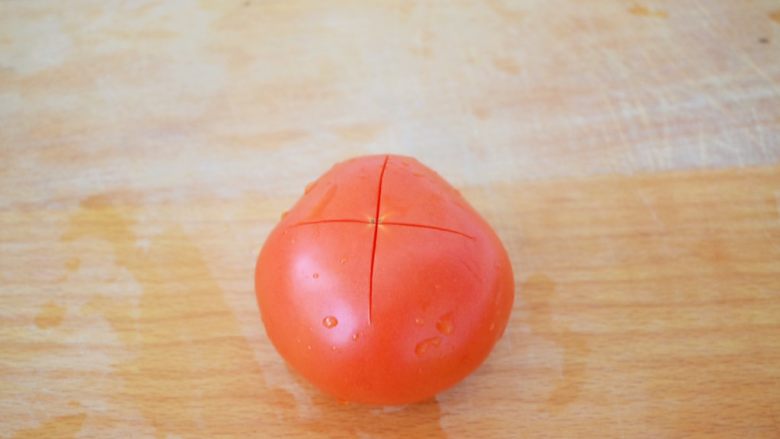茄汁日本豆腐,<a style='color:red;display:inline-block;' href='/shicai/ 59'>番茄</a>在顶部化十字