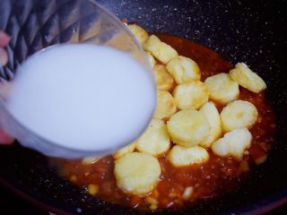 茄汁日本豆腐,倒入水淀粉