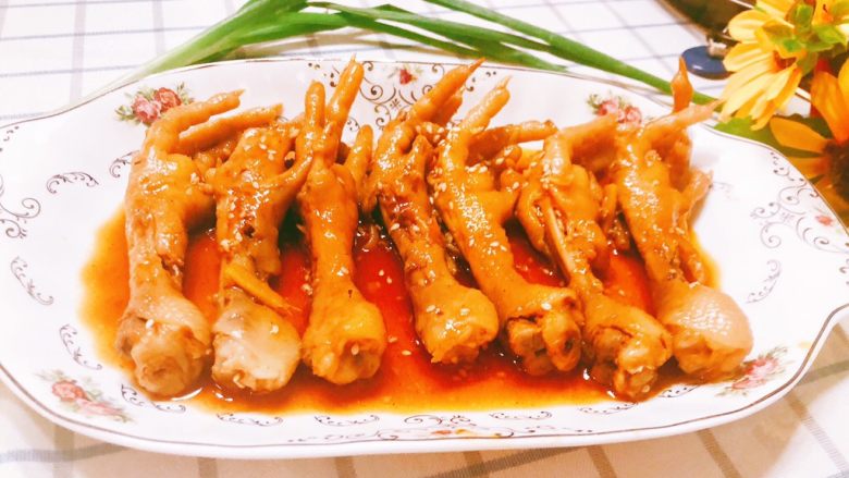 韩式辣鸡爪-下酒、下饭菜,成品图。