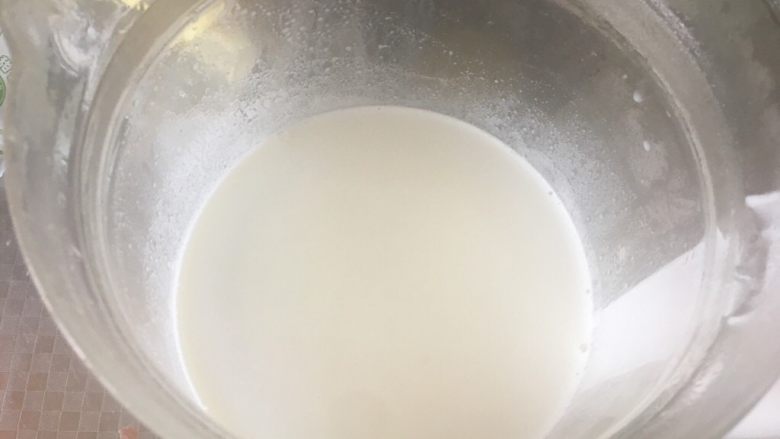 姜撞奶,加热过程搅拌至牛奶、糖、奶粉融合，用的养生壶，控制温度更方便