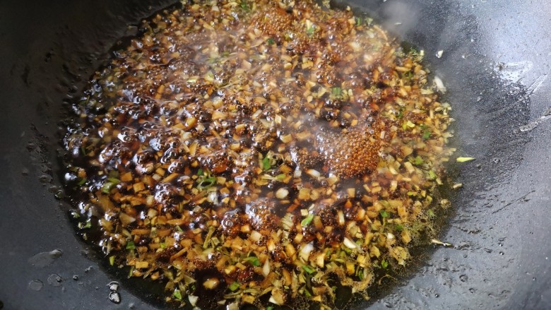 蒜蓉粉丝蒸金针菇——快手下饭就靠它,煮开至浓稠。