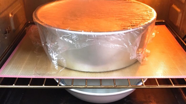 胡萝卜吐司面包,烤箱发酵档，底部放一碗热水，发酵60分钟，中间更换一次热水。