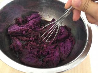 红糖紫薯饼,压烂。