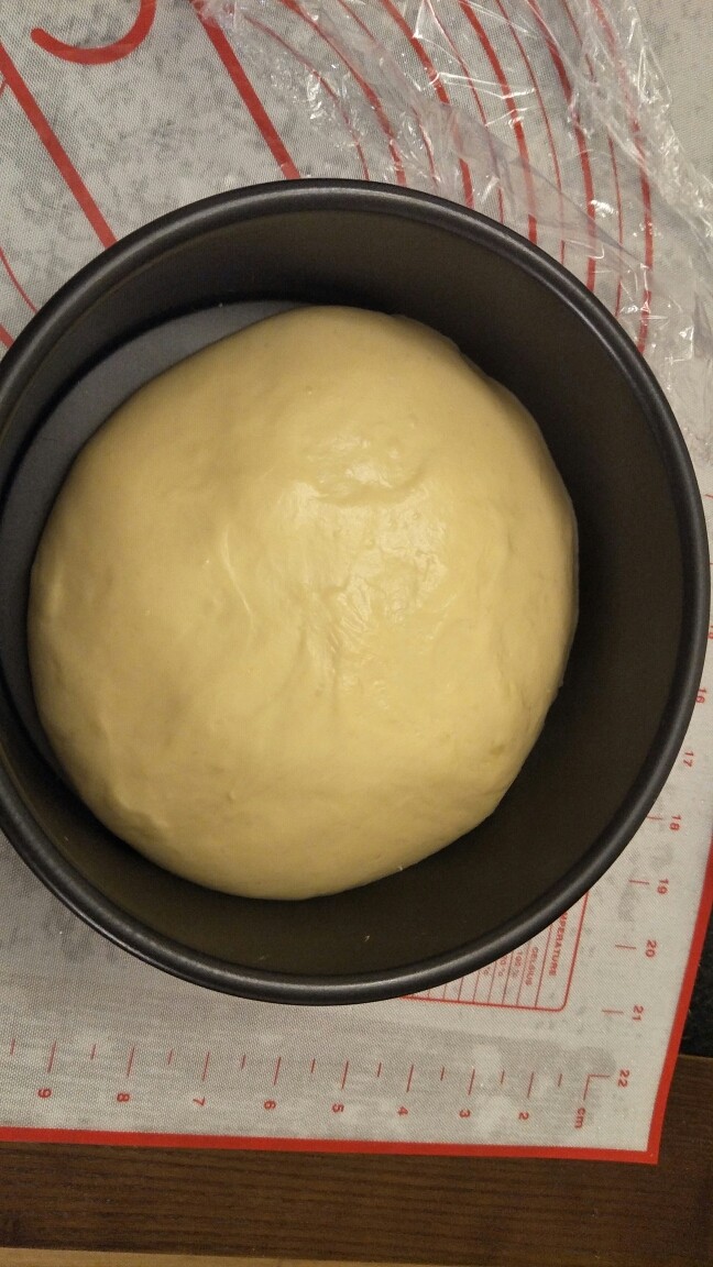 卡仕达奶油面包——奶油饺子包,发酵完成排气整形一样分成12份