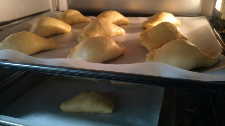 卡仕达奶油面包——奶油饺子包,最后一次发酵一个小时