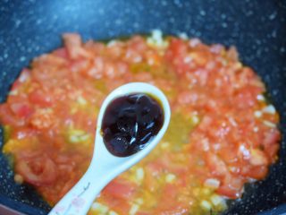 茄汁金针菇,加入蚝油