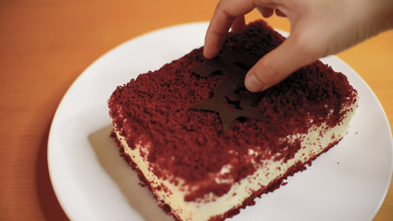 红丝绒蛋糕 无需酪乳 奶酪霜抹面,当当~蛋糕做好了。