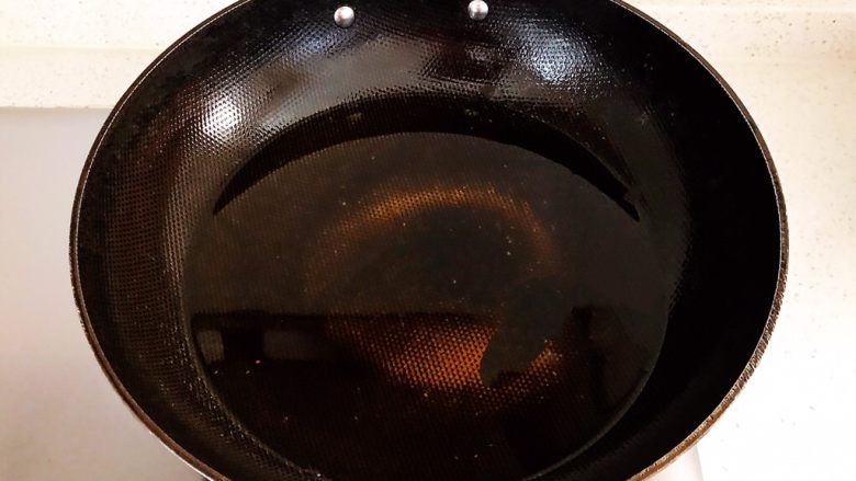 香炸麻团,锅里加入大豆色拉油