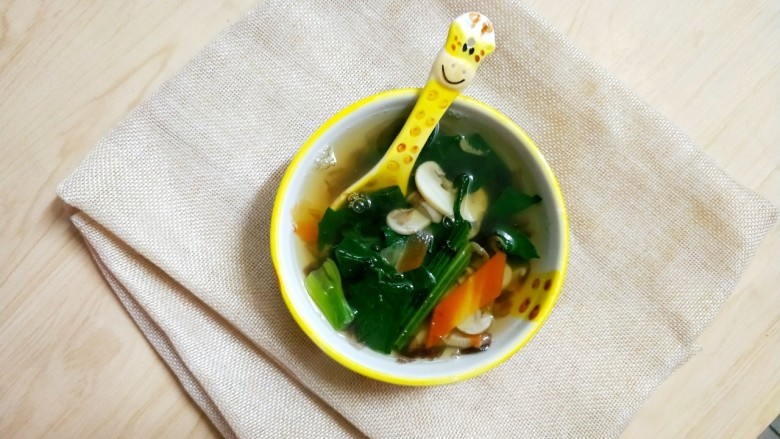 鲜蔬芙蓉汤,很快速的，一碗热乎乎的营养鲜蔬汤就好了。