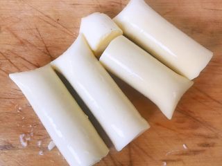 豆腐太阳花,日本豆腐三分之二处切开取掉外皮