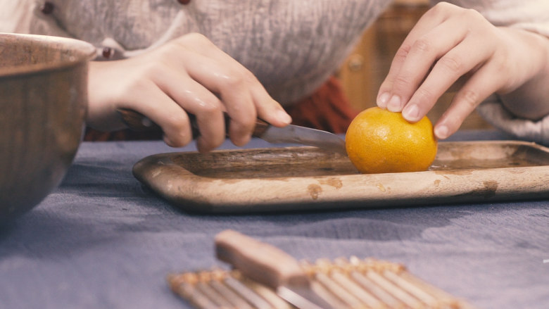 《北宋·橘饼》,刺橘，划破五六刀，压扁，挤出里面的果核和部分果汁