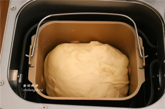 脆皮肠小面包,面团发酵约40分钟左右，膨胀至2.5倍大；