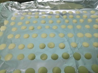 蛋黄溶豆,一颗一颗的分开点距离。