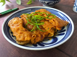 豆腐皮包肉,味道鲜美，入味多汁，吃了准会让你多吃上一碗饭。