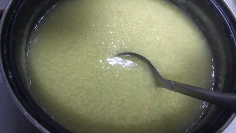 鸡汁海参小米粥,搅拌均匀，即可