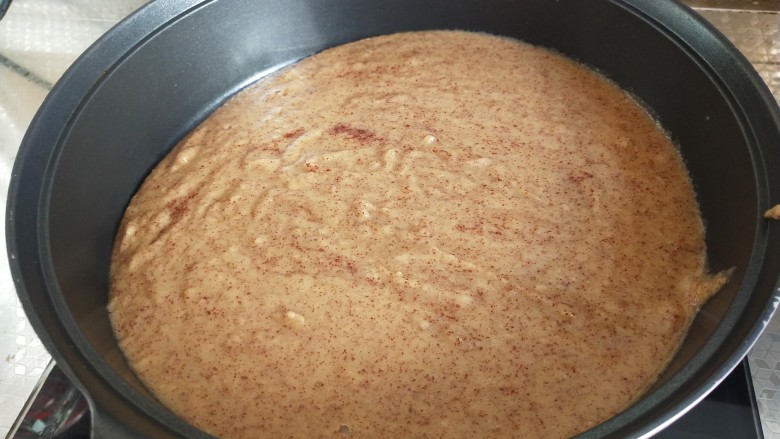枣泥核桃糕,将红枣放入破壁机加500克清水打成细腻的枣糊
