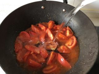 西红柿鸡蛋汤,加适量清水