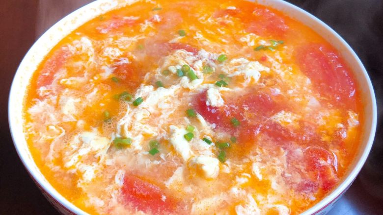 西红柿鸡蛋汤,鸡蛋特别嫩滑，汤也很浓郁，简单易学吧？😊
