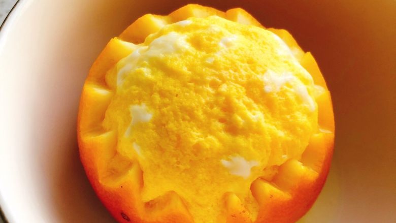 橙子蒸蛋-12m➕宝宝辅食,蒸熟状态，蛋液隆起。