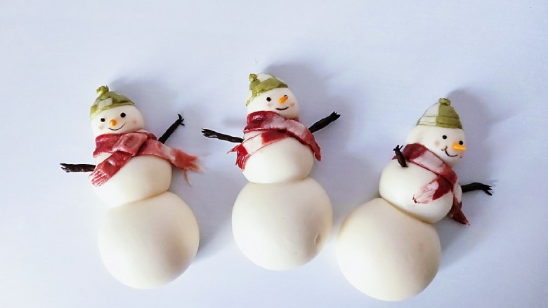 圣诞雪人馒头系列（一）,可爱的小雪人馒头就制作完成了。
