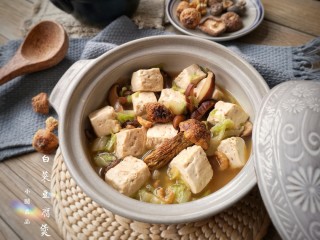 白菜豆腐煲,用砂锅来炖煮会更入味。
