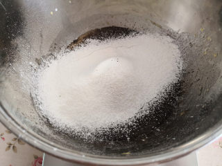 提拉米苏（蛋糕版）,再筛入低筋面粉，划“Z”字拌匀，