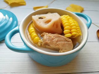 莲藕玉米排骨汤,准备吃肉喝汤。