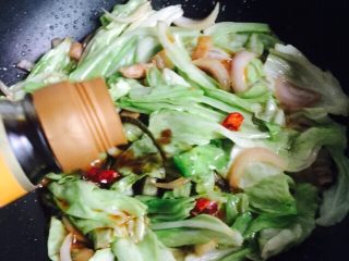 干锅包菜（简易版）,一勺香醋翻炒均匀