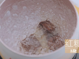 红薯的3+1种有爱吃法「厨娘物语」,[红薯姜糖水]
500ml清水煮开，放入3块红糖搅拌融化。