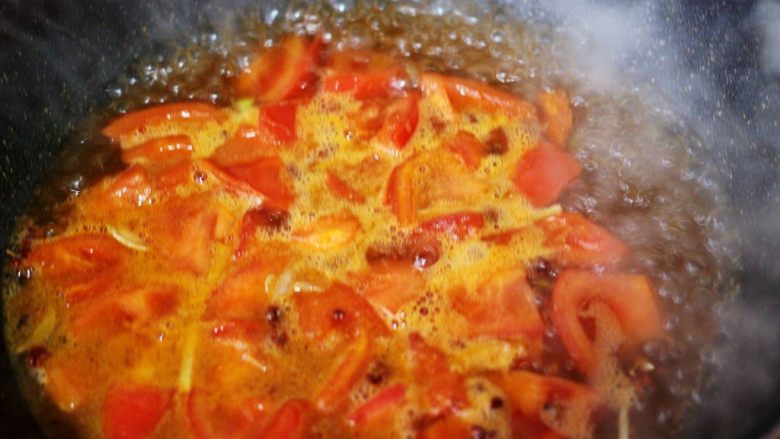 鳕鱼番茄羹,大火煮沸后。