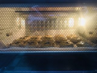 桃酥,烤箱上下火180度预热10分钟后，放入烤箱烤20分钟