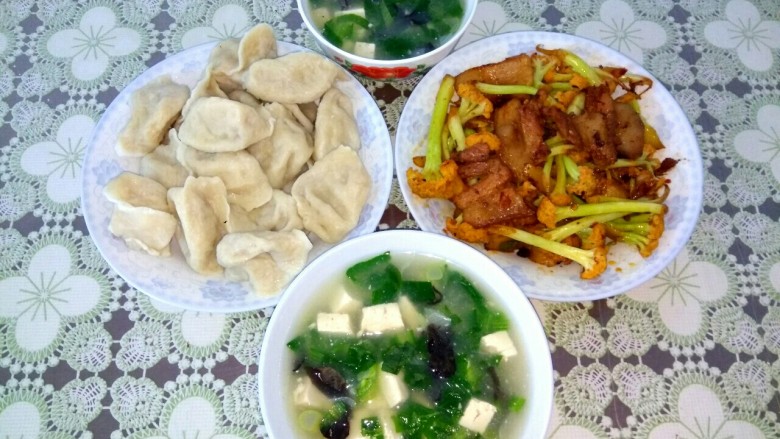 小白菜豆腐汤,主食，炒菜，汤，全了😊