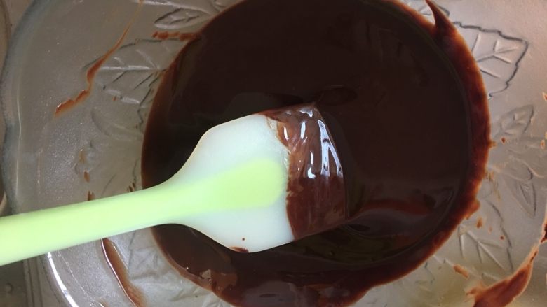 沙皮狗慕斯（四寸）,巧克力隔热水搅拌融化