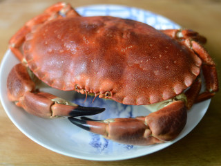 蟹肉炒芦笋,准备好熟的面包蟹