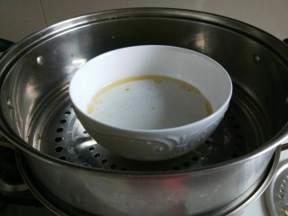 新文美食  成都豆沙糯米糍,放入锅中蒸熟。