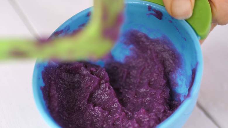 宝宝辅食 8m+混合泥 紫薯芋头泥,紫薯制作方法相同。