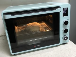免揉坚果包,送入预热好的烤箱、中下层，200度烤25分钟左右