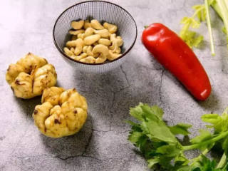 学做家常菜——芹菜百合炒腰果,·食材·

芹菜 200g、百合 40g

红椒 20g、腰果 40g