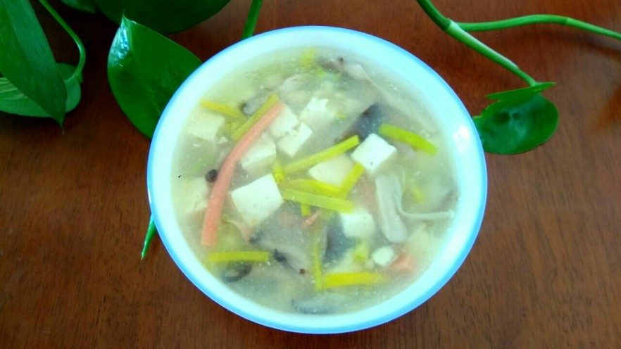 豆腐杂菇蔬菜汤